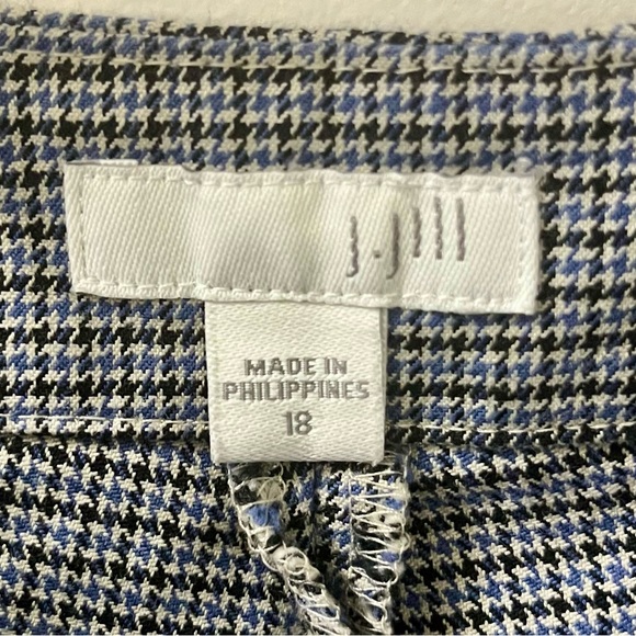 J.Jill. Houndstooth inspired crops. 18 - Picture 2 of 5